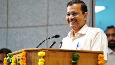 Delhi govt felicitates 16 handicraft artisans