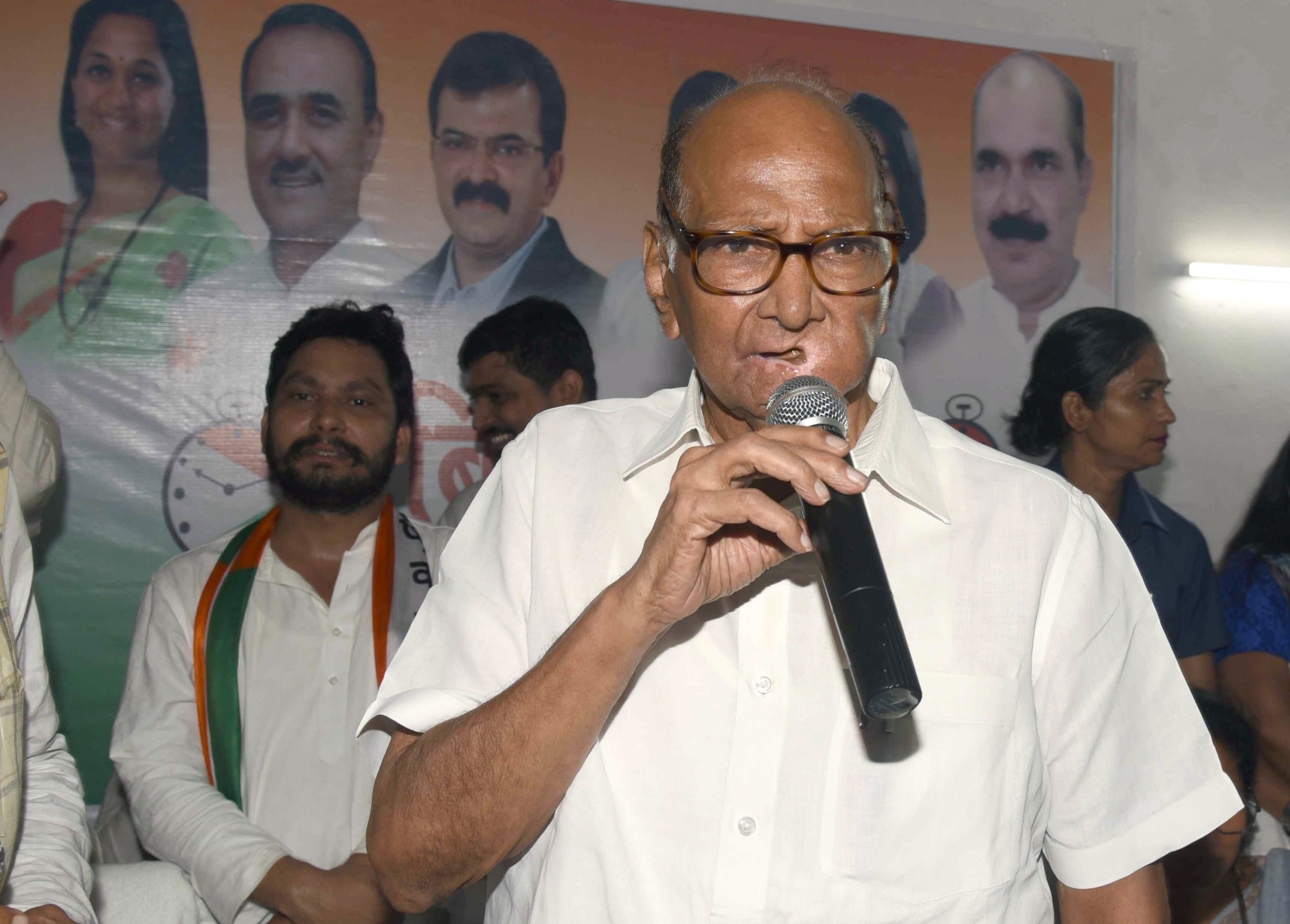 Forget difference, fight for country: Sharad Pawar to oppn leaders Forget difference, fight for country: Sharad Pawar to oppn leaders