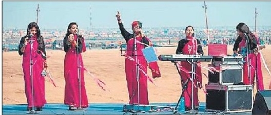 Women in sarees make this band rock Women in sarees make this band rock
