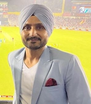 ‘Don’t understand so much chatter…’, Harbhajan reacts on Moeen Ali fined for using spray on finger ‘Don’t understand so much chatter…’, Harbhajan reacts on Moeen Ali fined for using spray on finger