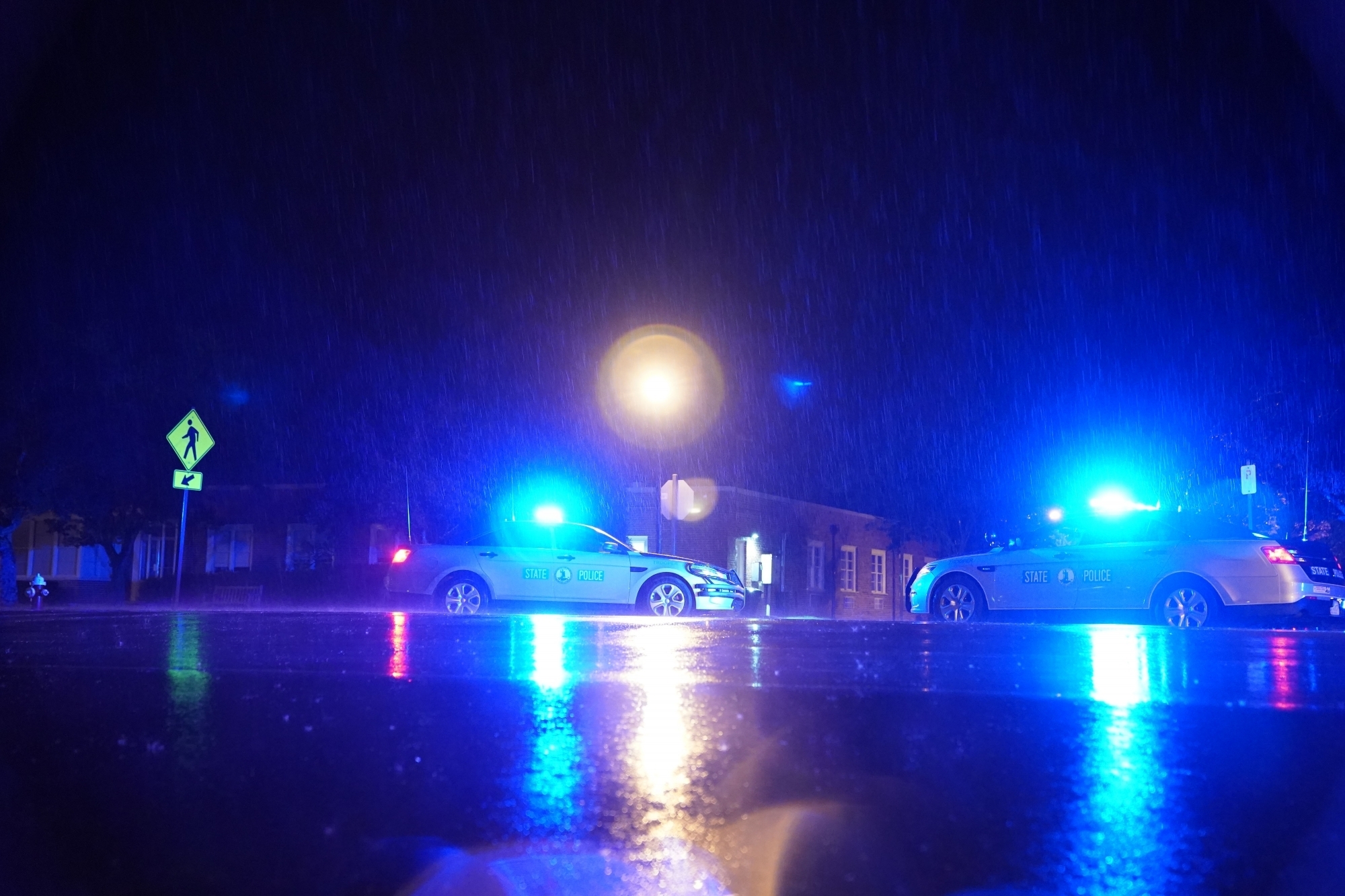 3 cops shot in US state