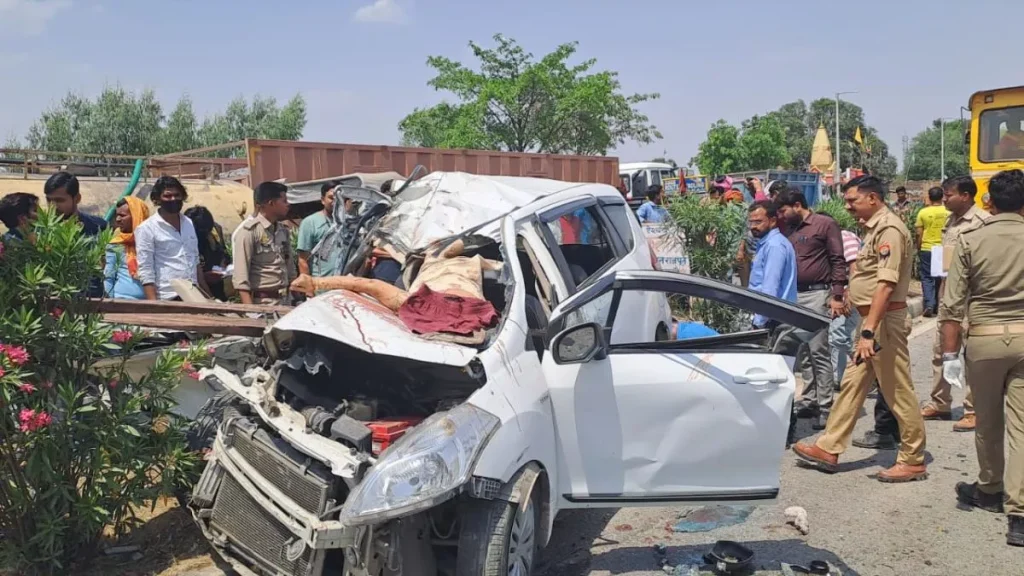 09 04 2023 jhansi car accident 23380609 161732615