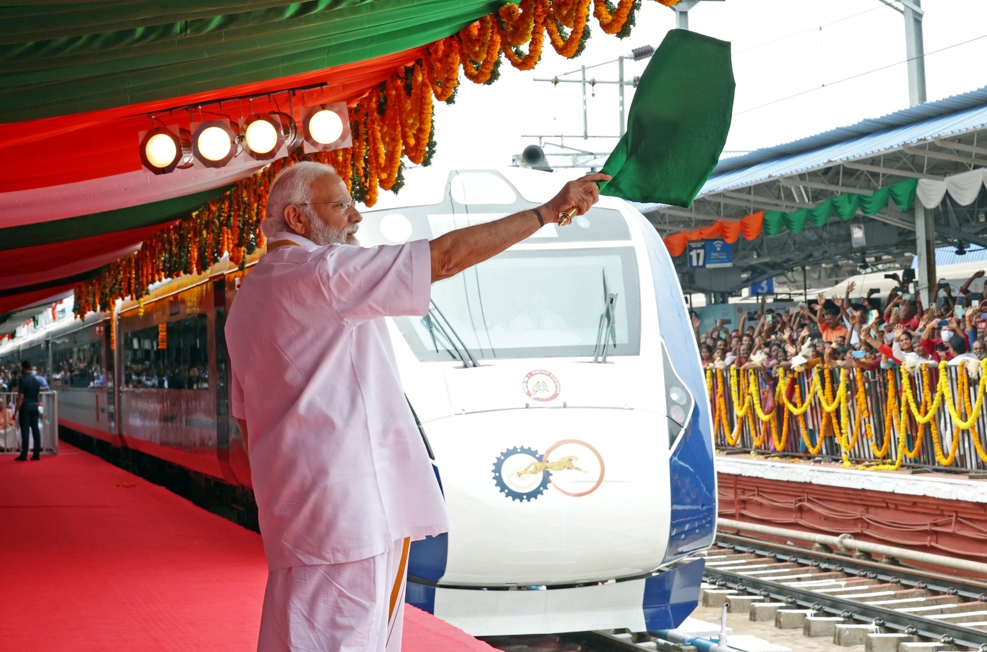 Gorakhpur-Lucknow Vande Bharat train commences its first journey