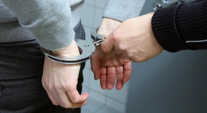 FCI manager, Delhi Police HC arrested in two separate bribery cases: CBI FCI manager, Delhi Police HC arrested in two separate bribery cases: CBI