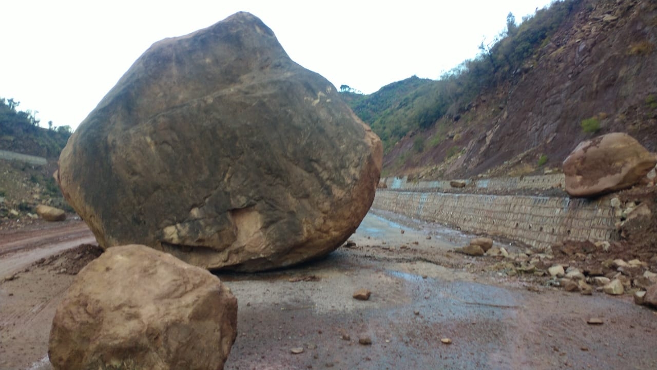 Landslides block Jammu-Srinagar National Highway Landslides block Jammu-Srinagar National Highway