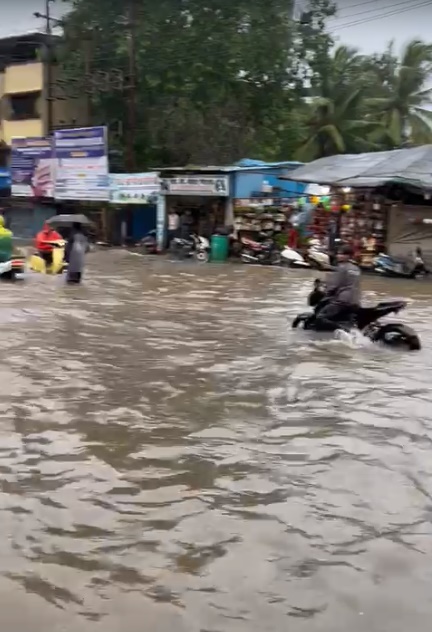 5 killed as rains pound Mumbai, large parts of Maharashtra (Lead)