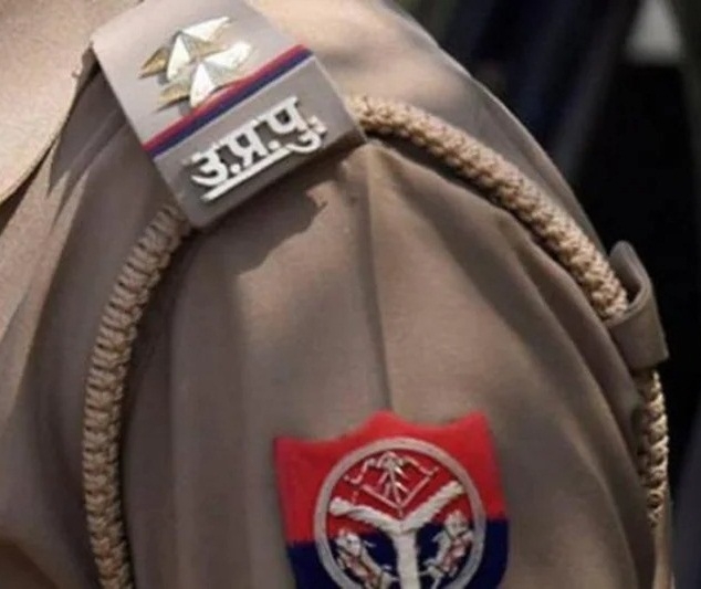 UP: Cop suspended for thrashing drunk man with shoe UP: Cop suspended for thrashing drunk man with shoe