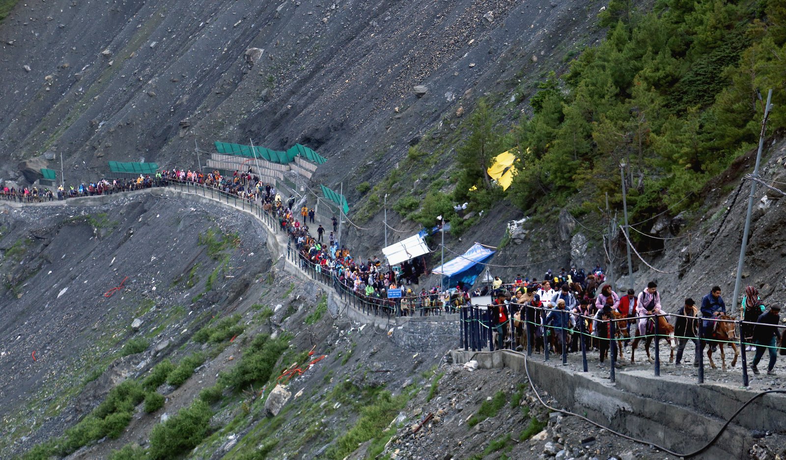 J&K administration refutes allegations of stone pelting on Amarnath pilgrims J&K administration refutes allegations of stone pelting on Amarnath pilgrims