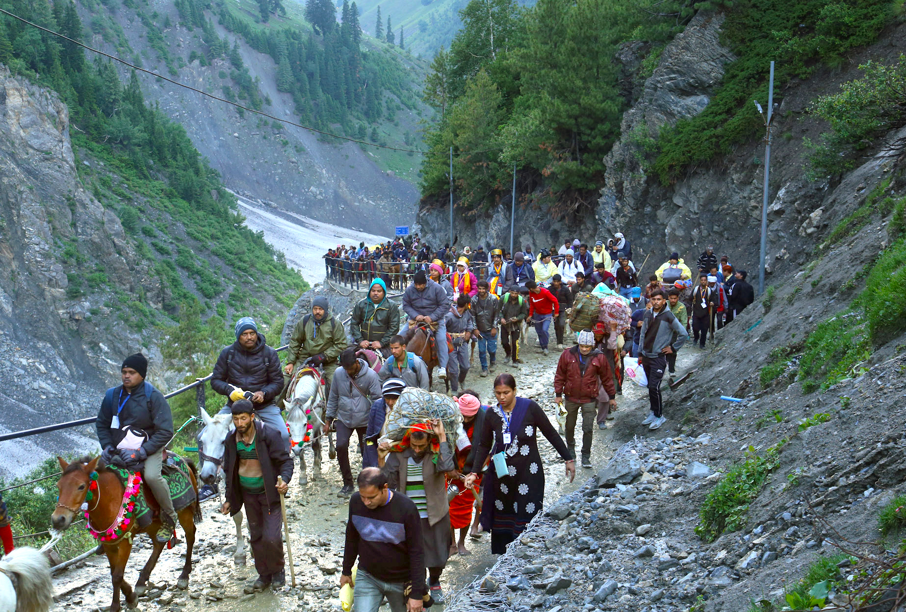 Around 6K perform ongoing Amarnath Yatra on 29th day