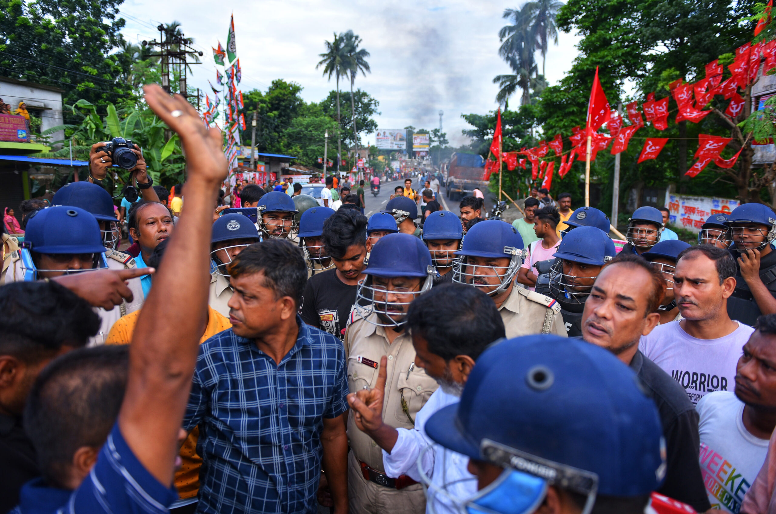 Over 66% turnout in ‘bloody’ panchayat polls in Bengal; death toll 15 (2nd Ld) Over 66% turnout in ‘bloody’ panchayat polls in Bengal; death toll 15 (2nd Ld)