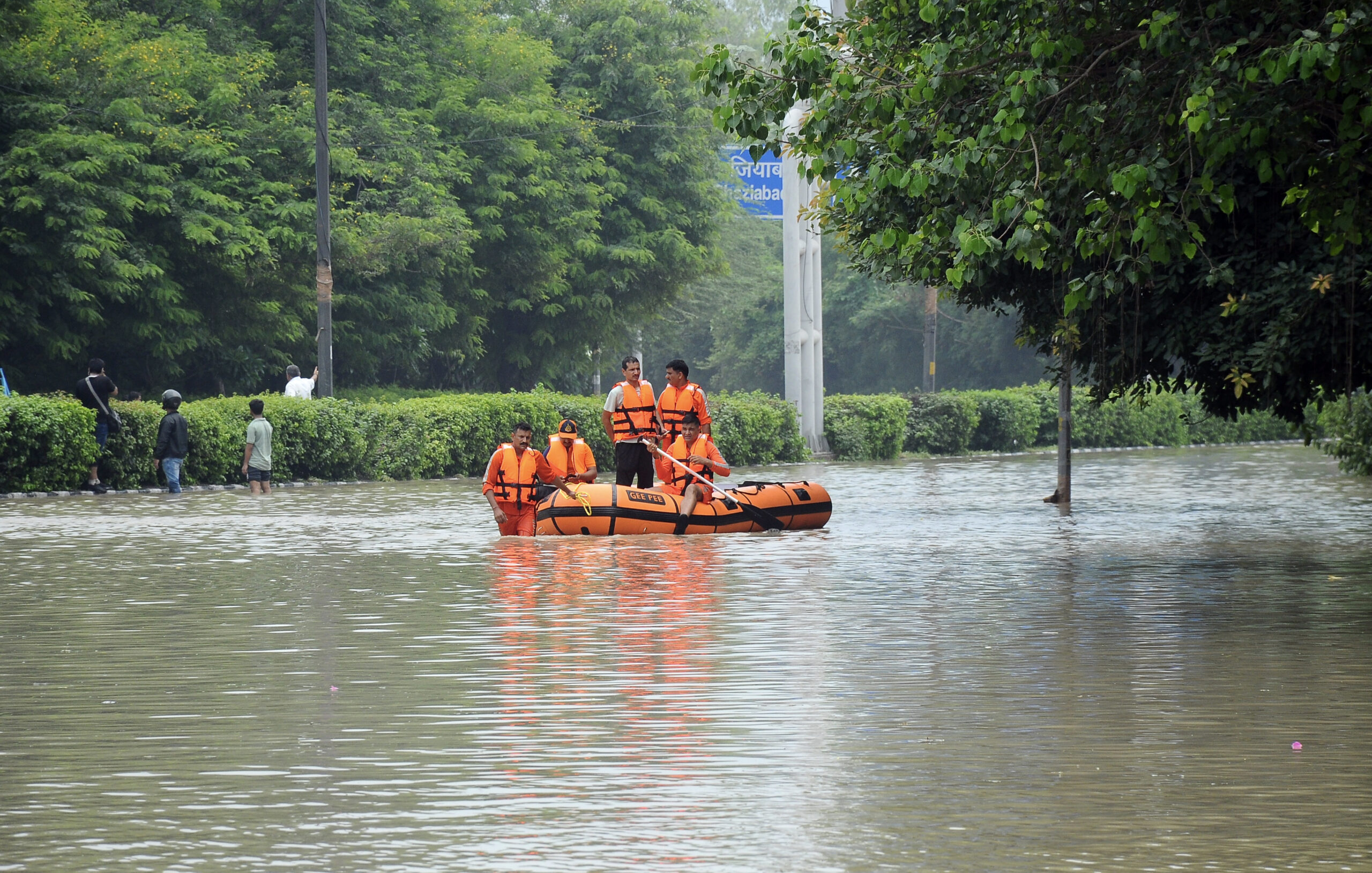Delhi floods: Kejriwal inspects damaged regulator, expects normalcy in 4 hrs Delhi floods: Kejriwal inspects damaged regulator, expects normalcy in 4 hrs
