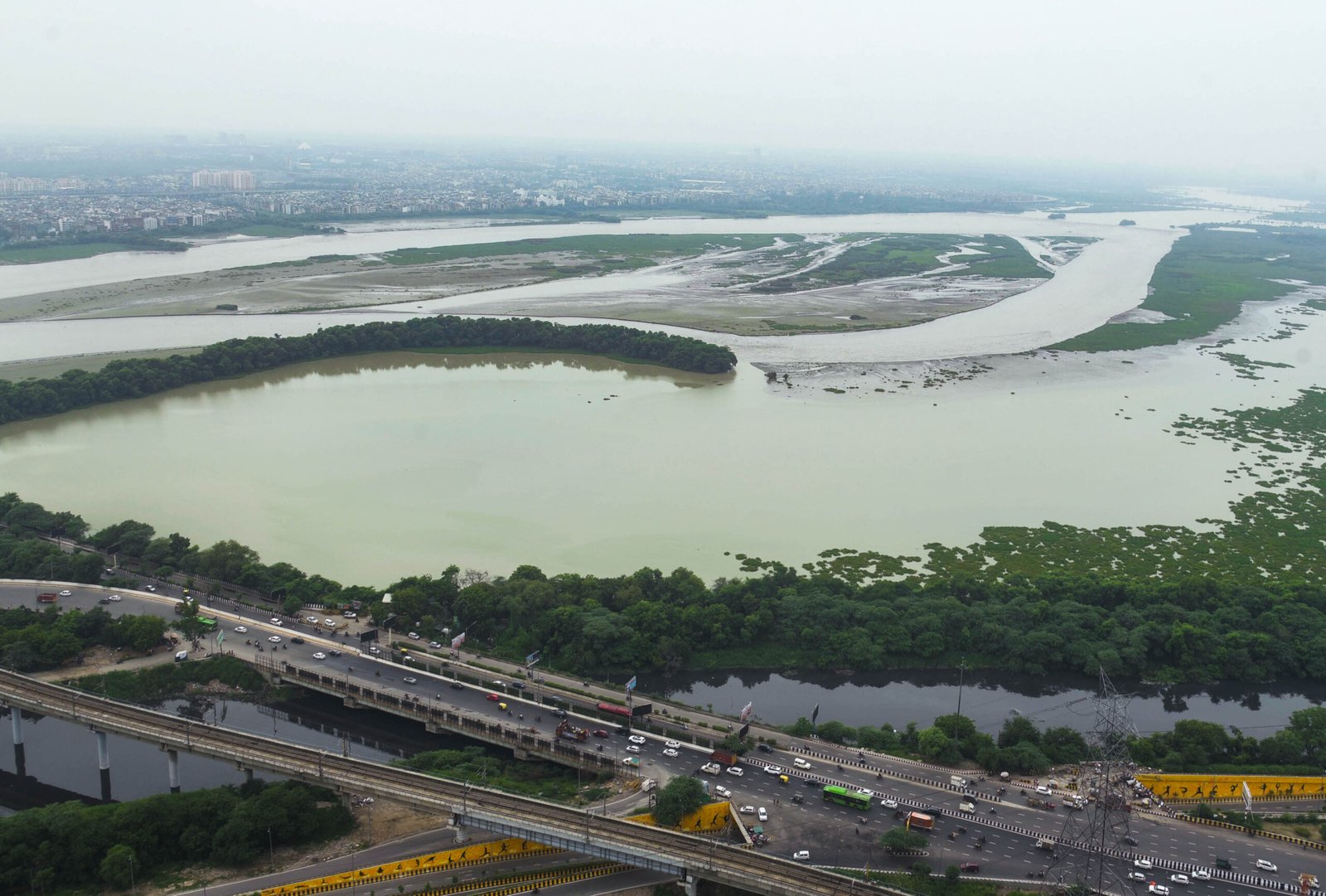 Yamuna river water level recedes, reaches 206.87 meters Yamuna river water level recedes, reaches 206.87 meters