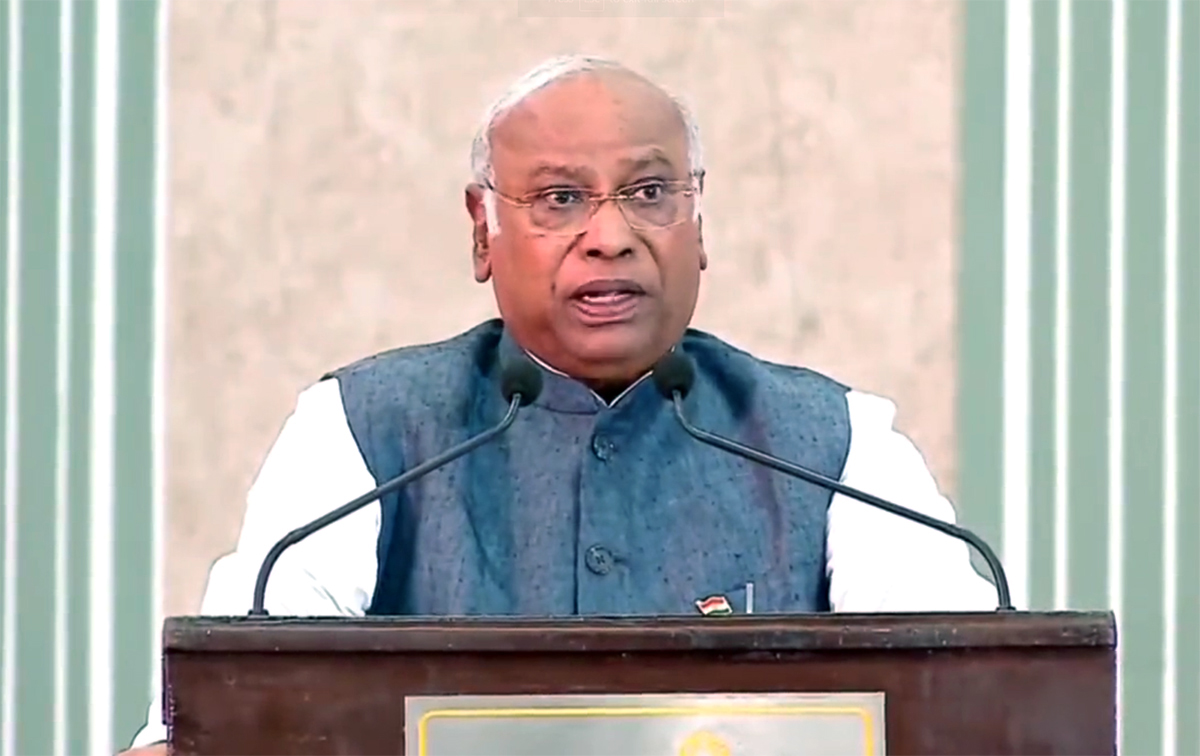 Kharge to hold meeting with TN, Karnataka leaders to discuss 2024 LS poll preparedness