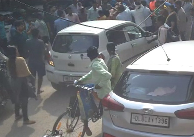 Couple held for assaulting domestic help, mob confrontation caught on video (Ld)