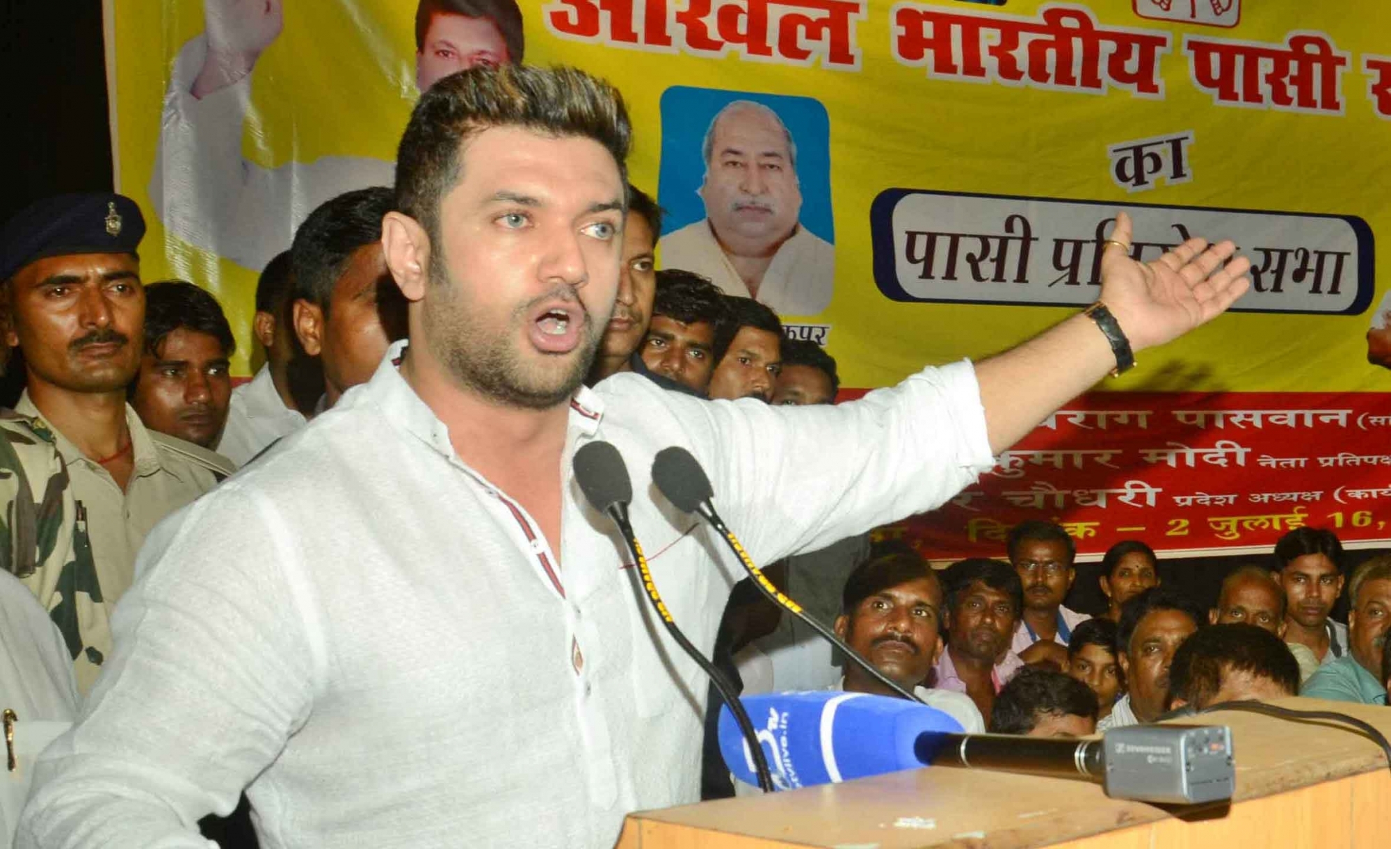 Chirag Paswan meets Shahabuddin family in Siwan Chirag Paswan meets Shahabuddin family in Siwan