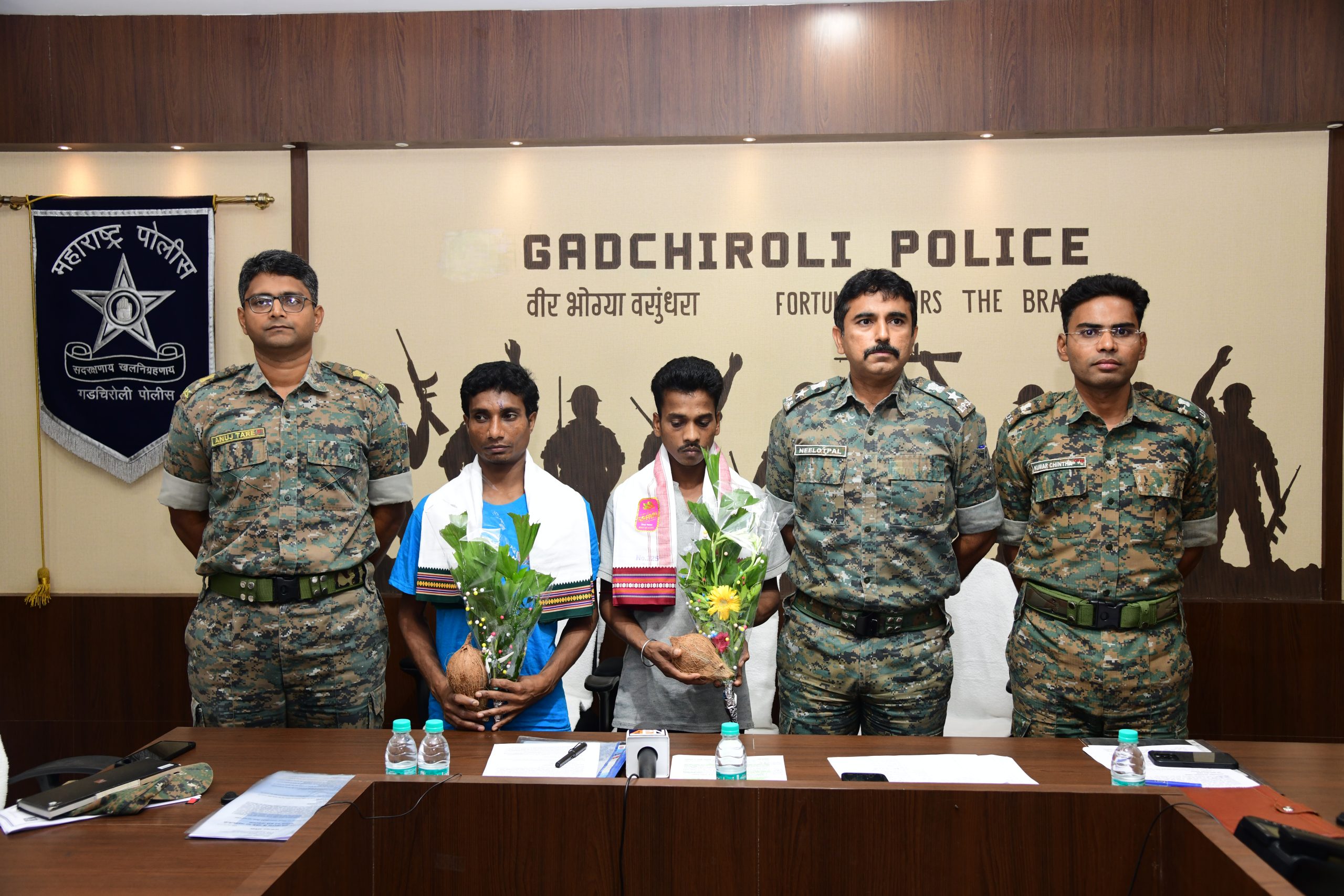 2 dreaded Maoists carrying Rs 8 lakh bounty surrender in Maharashtra 2 dreaded Maoists carrying Rs 8 lakh bounty surrender in Maharashtra