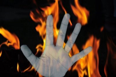 4 burnt alive as car catches fire in UP