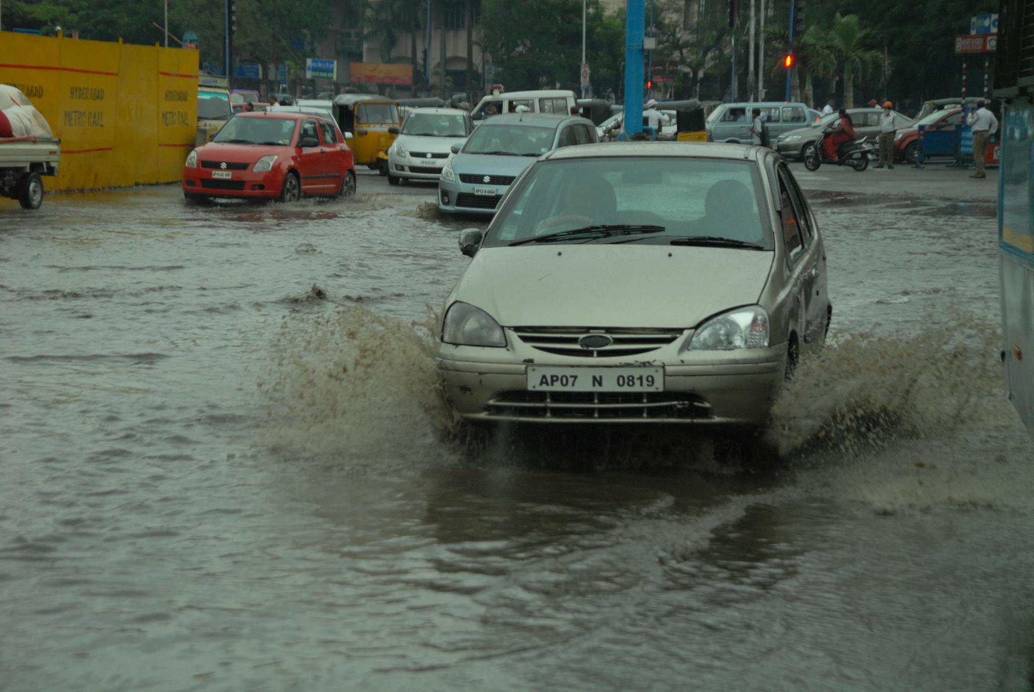 IMD issues heavy rainfall alert for several places IMD issues heavy rainfall alert for several places