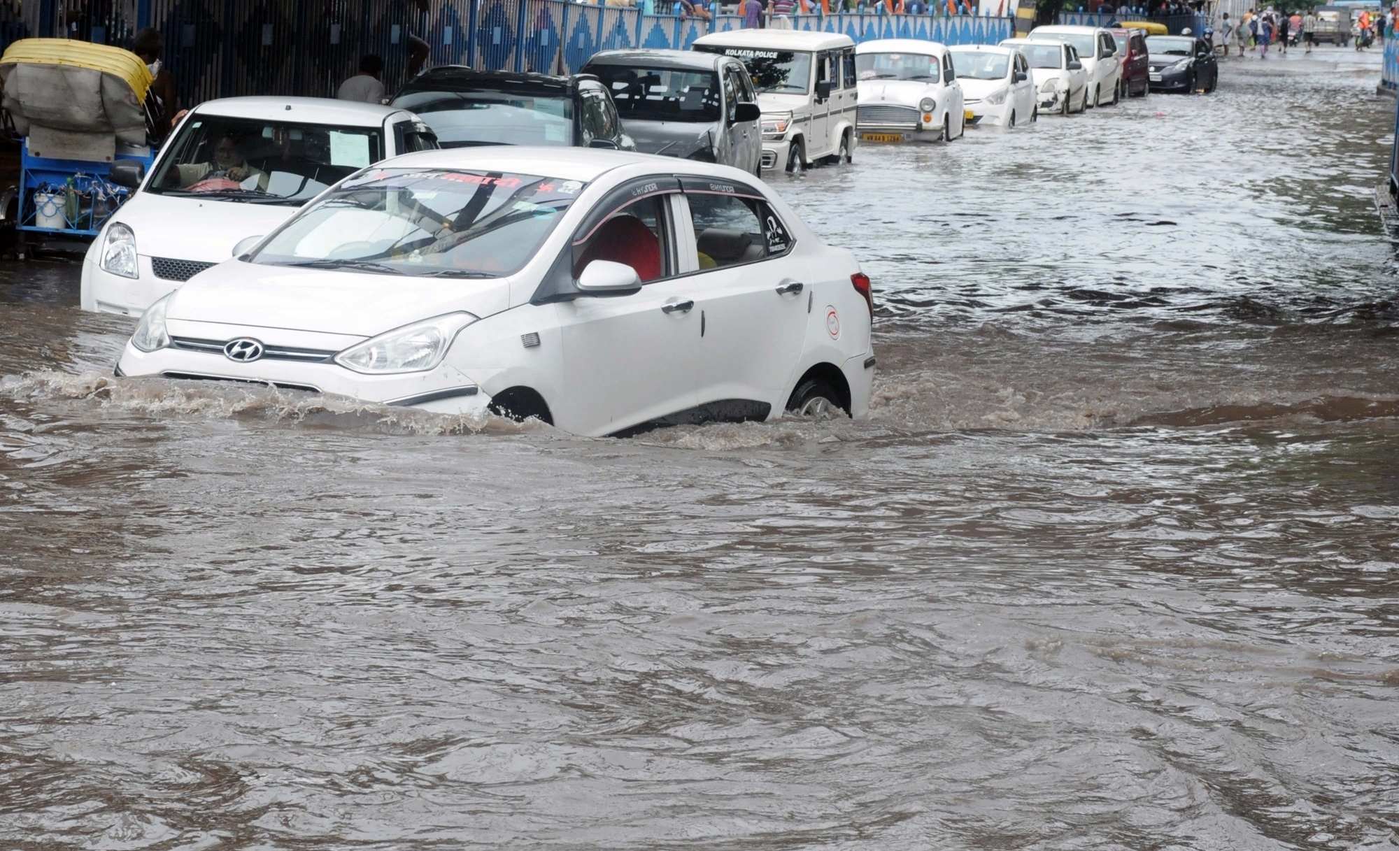 Waterlogging, traffic congestion in Delhi after heavy rain (Lead)