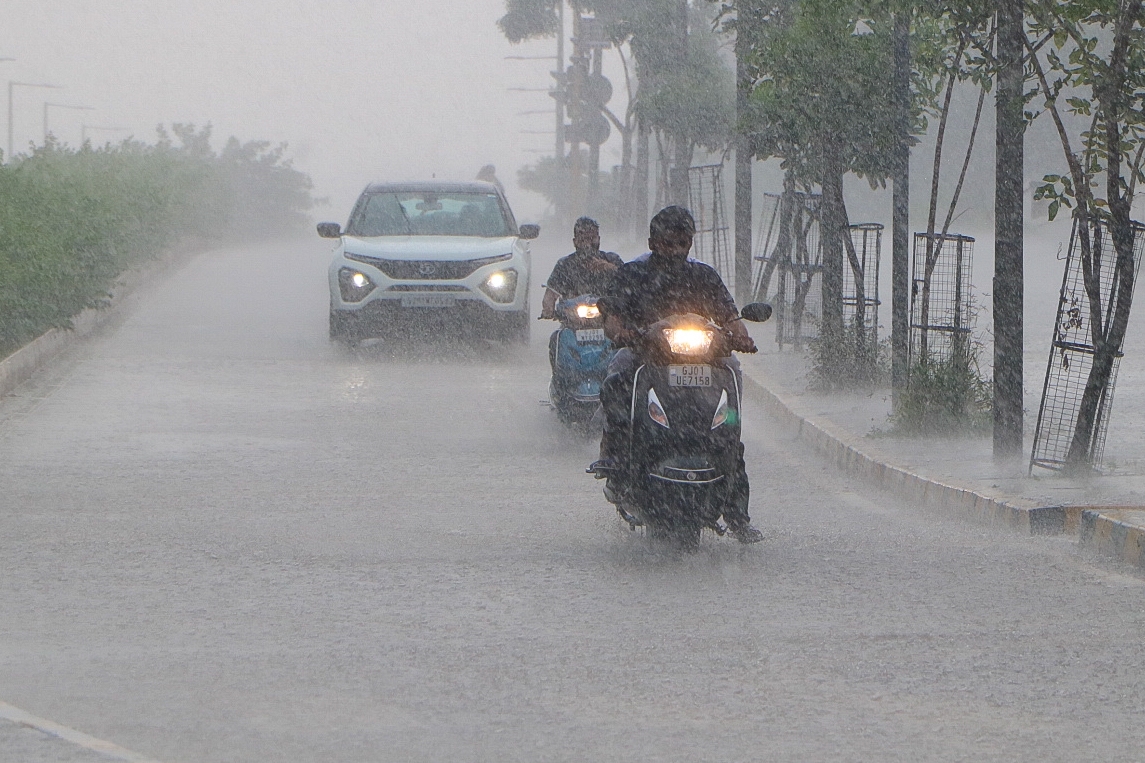 Heavy rain hits parts of Gujarat; waterlogging, traffic disruptions reported Heavy rain hits parts of Gujarat; waterlogging, traffic disruptions reported