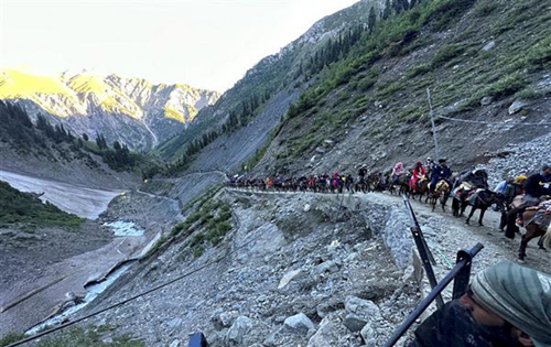 Amarnath Yatra: Jatha of over 7,000 pilgrims leaves from Jammu Amarnath Yatra: Jatha of over 7,000 pilgrims leaves from Jammu