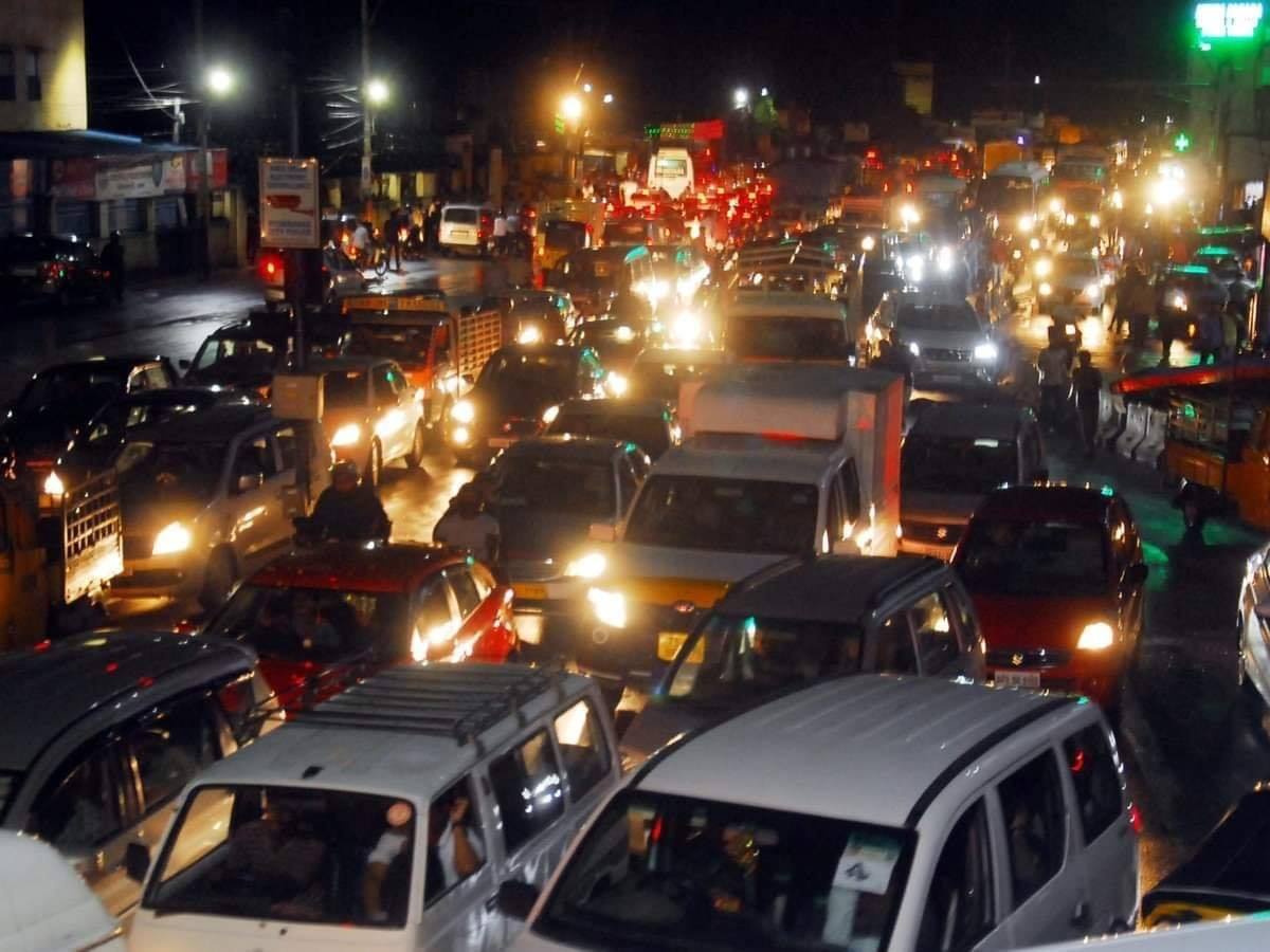 Cyberabad police suggest different logout times for IT firms to avoid gridlock Cyberabad police suggest different logout times for IT firms to avoid gridlock