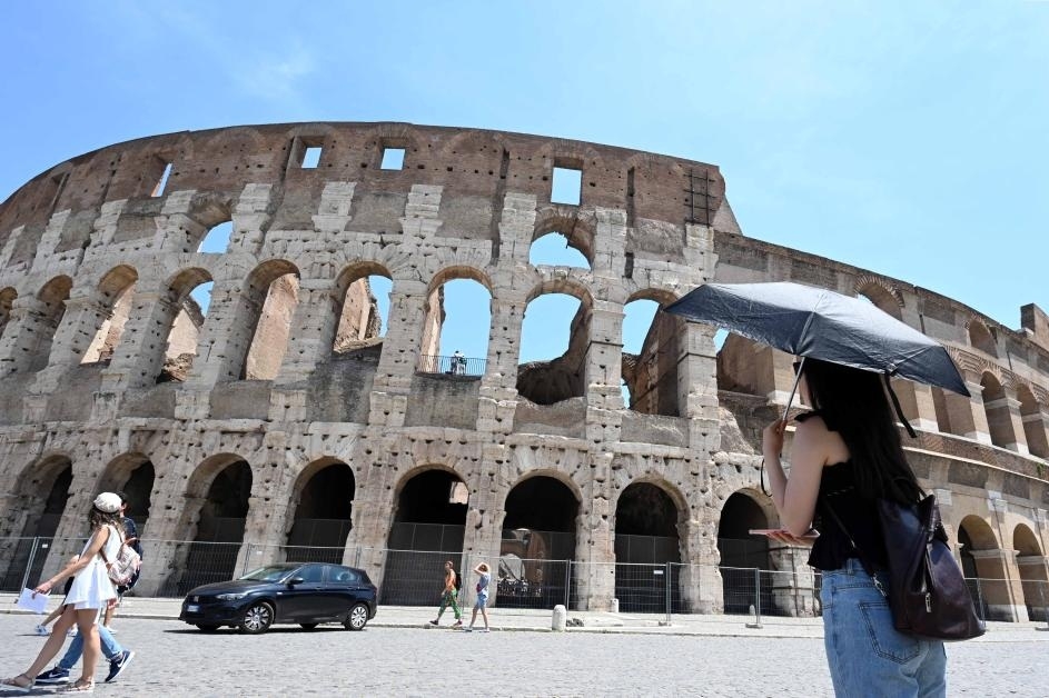 More tourists deface Rome’s Colosseum More tourists deface Rome’s Colosseum