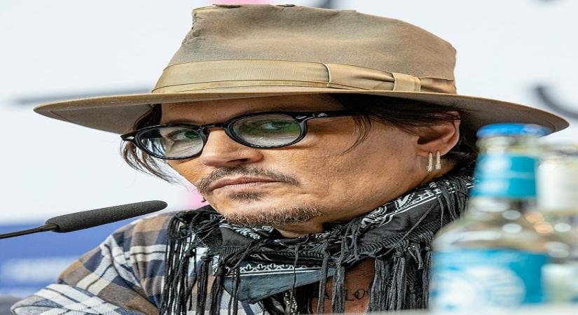 Johnny Depp’s hard rock supergroup Hollywood Vampires rocks out in US tour