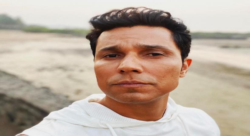 Randeep Hooda serves rations to flood-hit people in Haryana Randeep Hooda serves rations to flood-hit people in Haryana