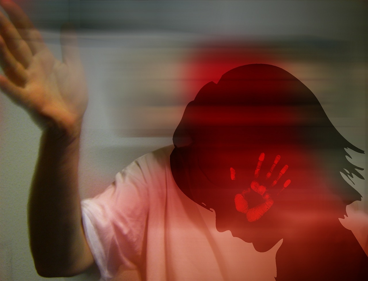 Doctor slaps patient, U.P govt orders probe Doctor slaps patient, U.P govt orders probe