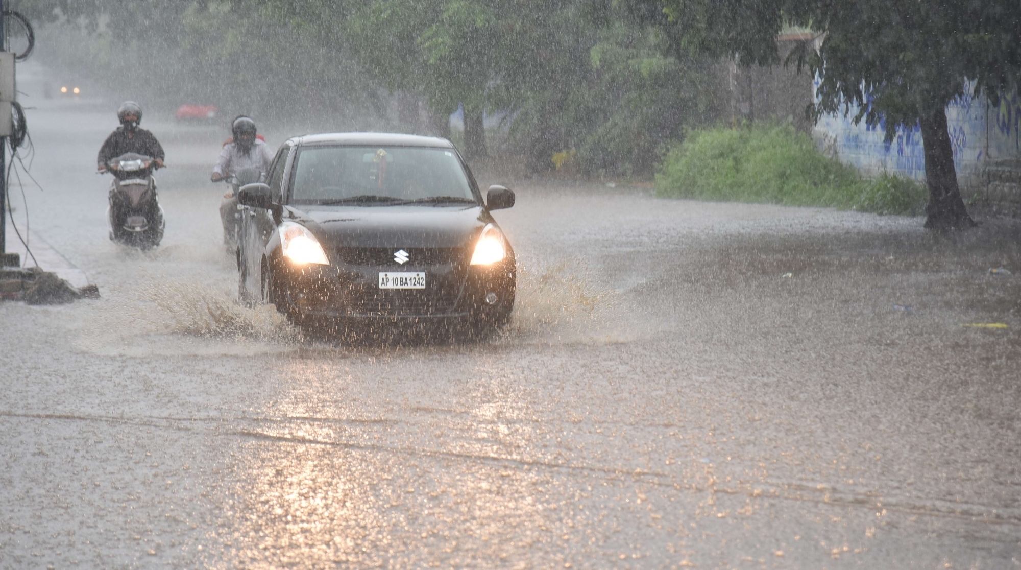 Rains continue in parts of Telangana, Godavari in spate