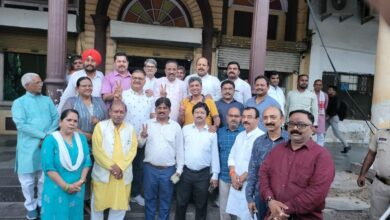 BJP Leaders in Informal Discussion Over Tea and Snacks in Lucknow