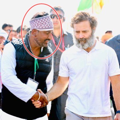Raj Cong leader held for taking bribe promising job; Shekhawat releases pic with Rahul Raj Cong leader held for taking bribe promising job; Shekhawat releases pic with Rahul