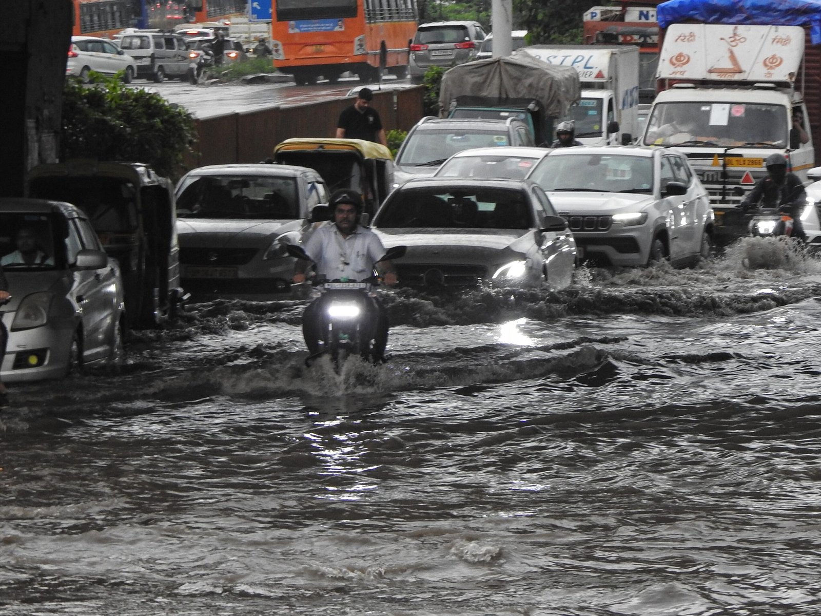Fresh battle between Delhi govt, L-G over waterlogging issues Fresh battle between Delhi govt, L-G over waterlogging issues