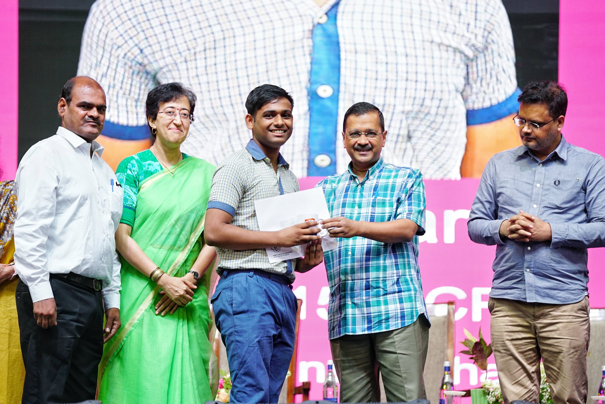 Kejriwal felicitates IIT-JEE, NEET toppers of govt schools Kejriwal felicitates IIT-JEE, NEET toppers of govt schools