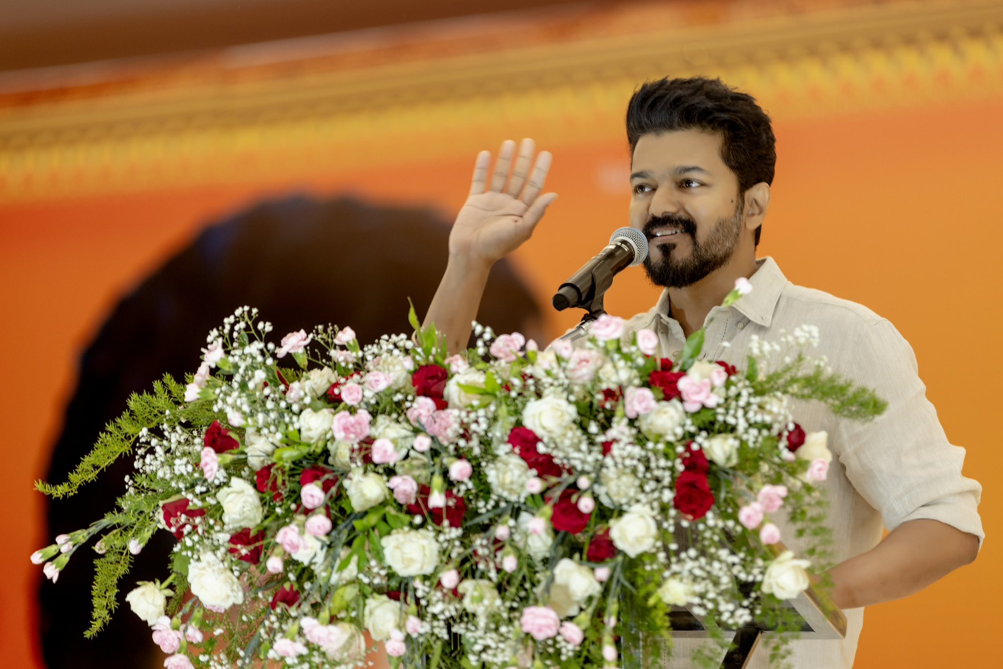 Tamil super star Vijay meets fan club leaders to chalk out political strategy