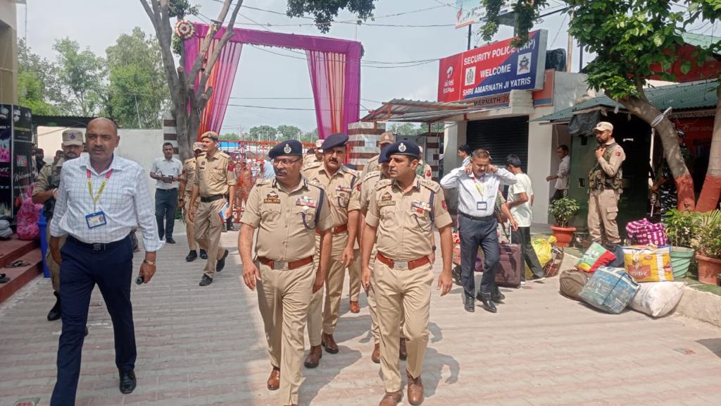 Amarnath Yatra: J&K DGP reviews security arrangements 