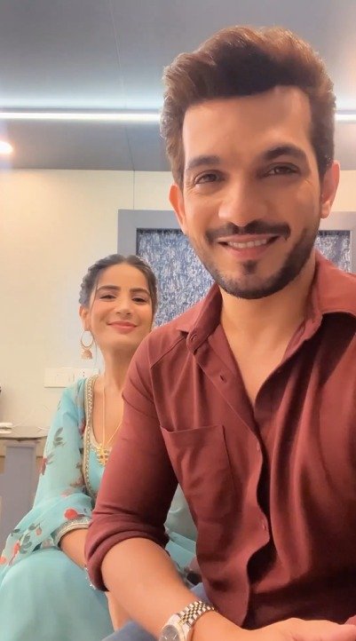 Arjun Bijlani plays prank on Nikki, hides her make-up room keys on sets
