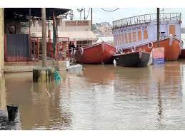 Ganga in Varanasi on the rise: Aarti site changed for the third consecutive day, cremation site submerged at Harishchandra Ghat Ganga in Varanasi on the rise: Aarti site changed for the third consecutive day, cremation site submerged at Harishchandra Ghat