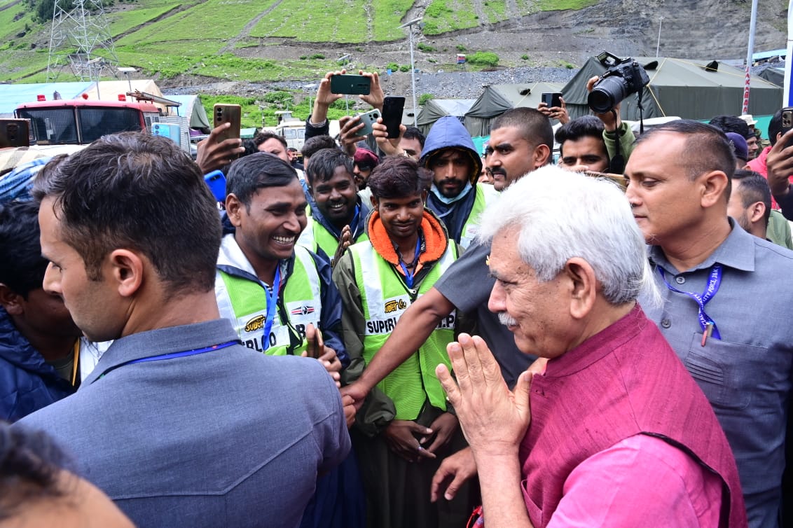 J&K LG visits Baltal base camp, interacts with Amarnath pilgrims J&K LG visits Baltal base camp, interacts with Amarnath pilgrims