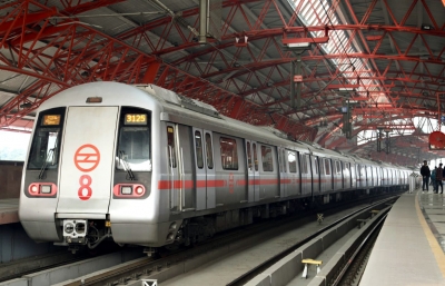 Man jumps in front of Delhi metro, dies on spot Man jumps in front of Delhi metro, dies on spot