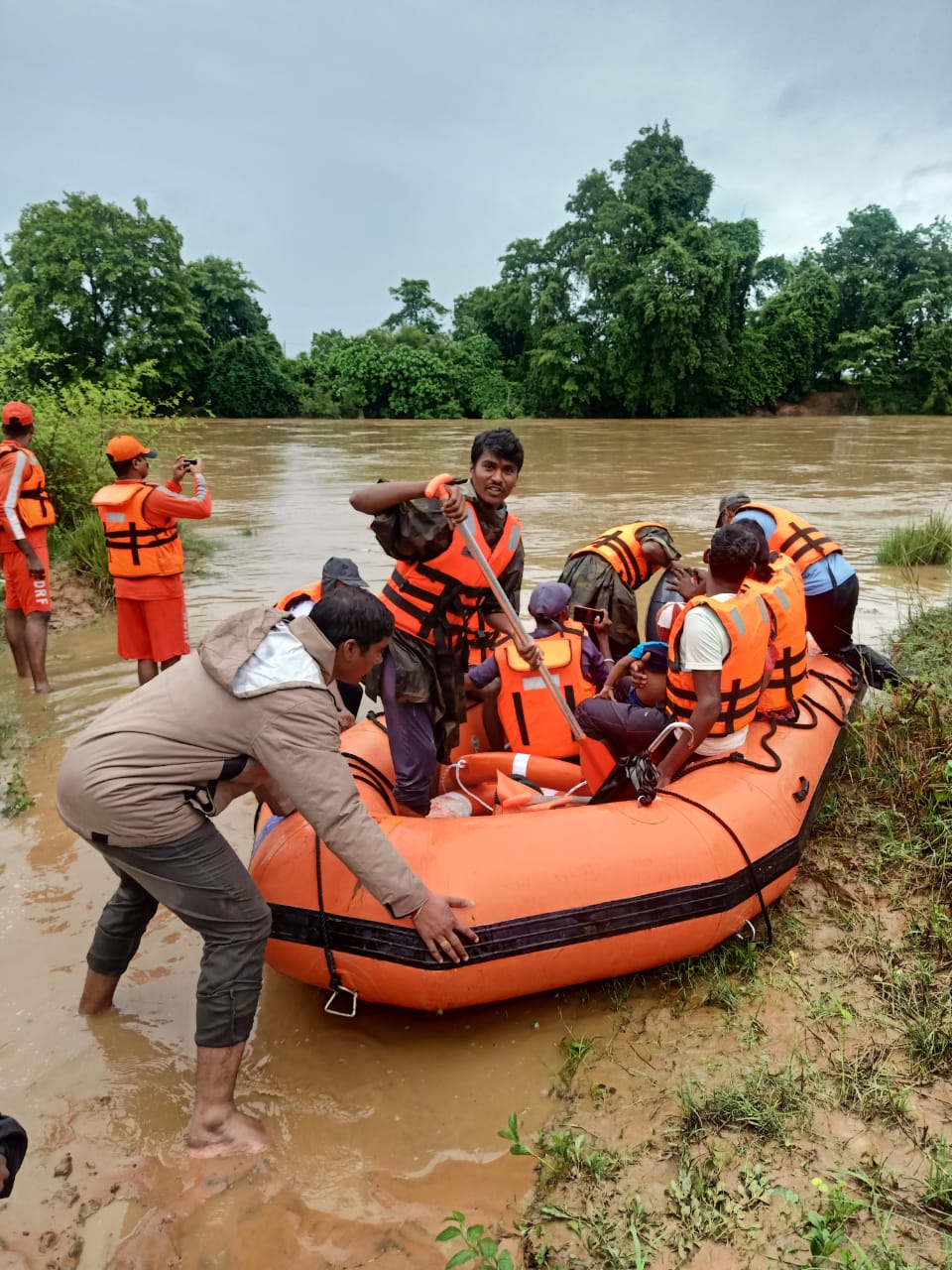 Telangana sounds alert as Godavari crosses first danger mark