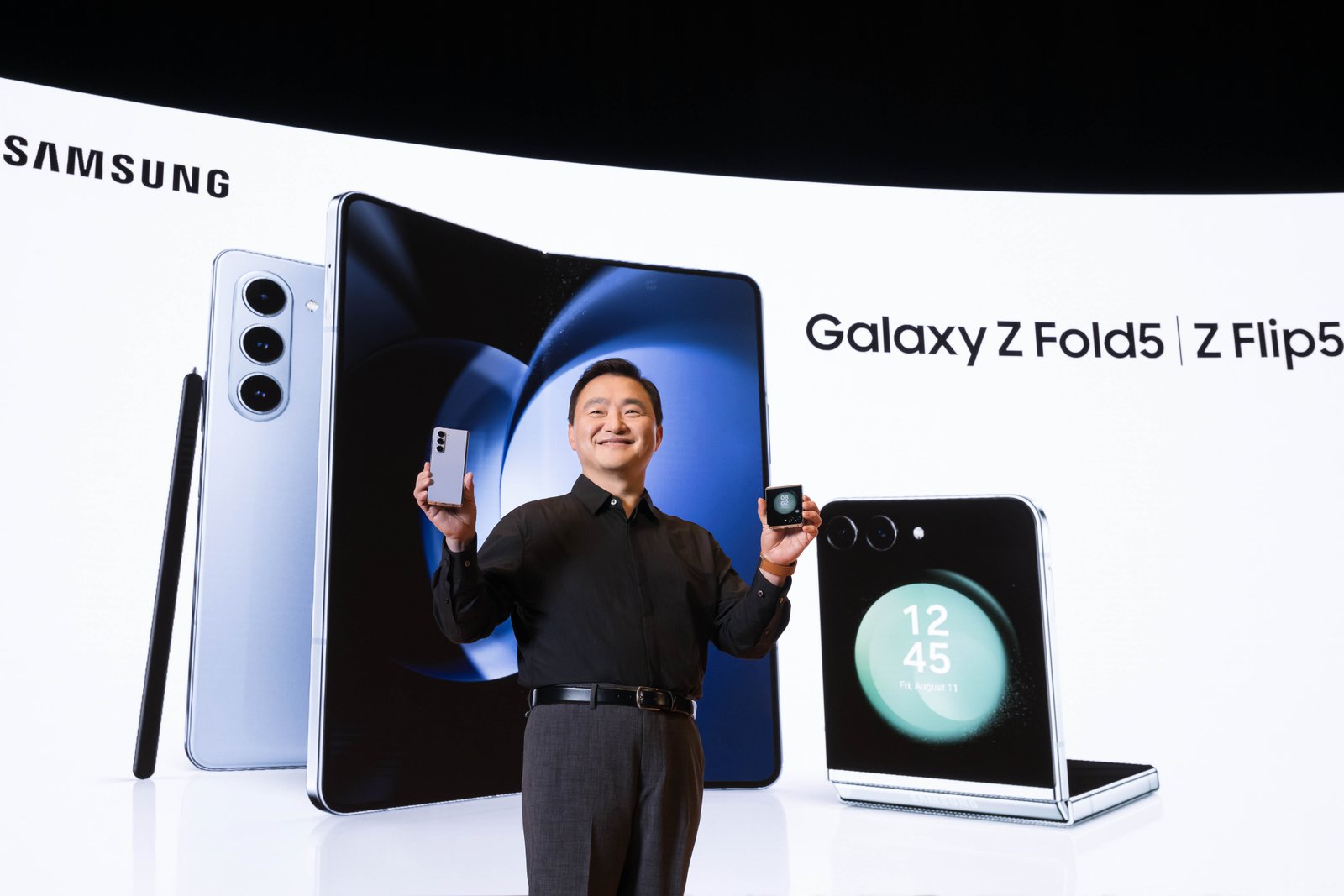 Aiming over 50% share in super-premium Indian market with new foldables: Samsung's TM Roh 1 TM Roh stage photo1
