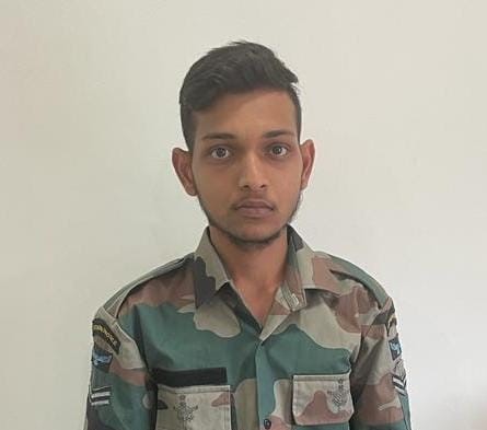 Man posing as IAF officer held for duping youths