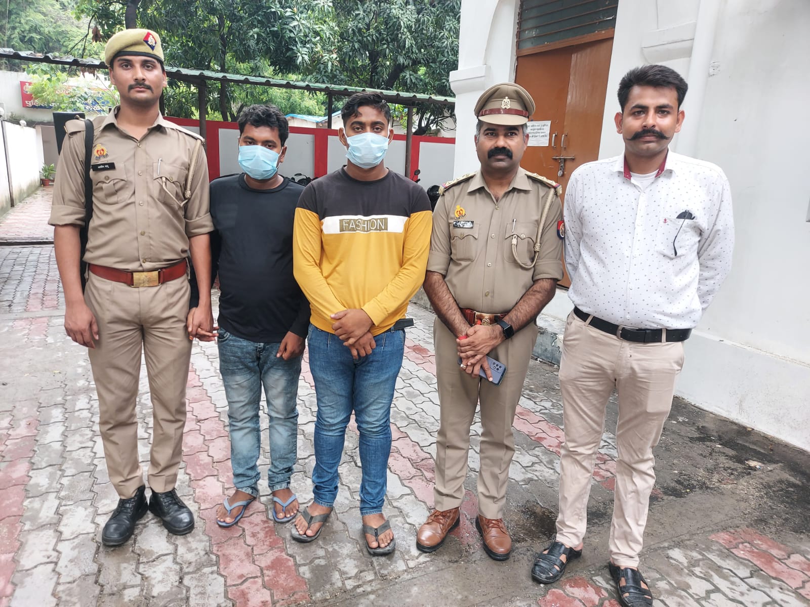 Sensational murder worked out in 24 hrs, DGP rewards Lucknow police with 25k reward