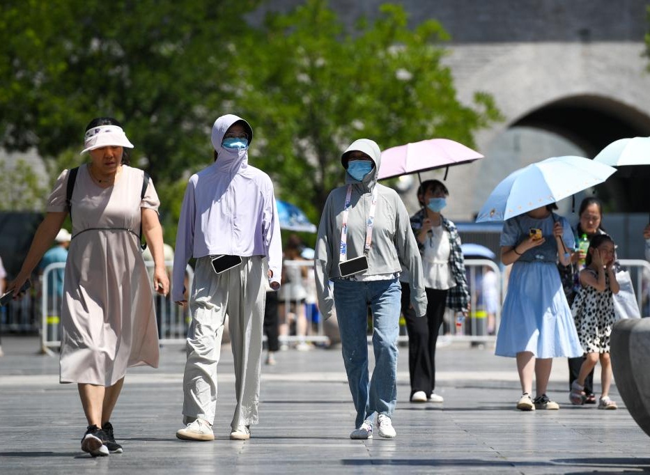 2 dead as heat wave continues in north China 2 dead as heat wave continues in north China