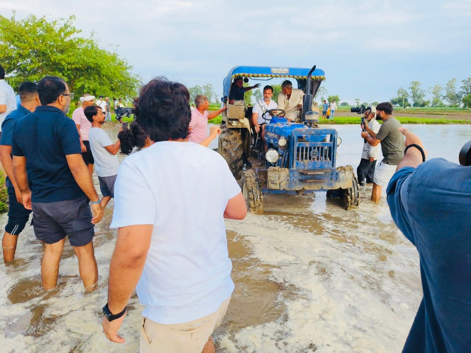 Rahul interacts with farmers in Haryana’s Sonepat Rahul interacts with farmers in Haryana’s Sonepat
