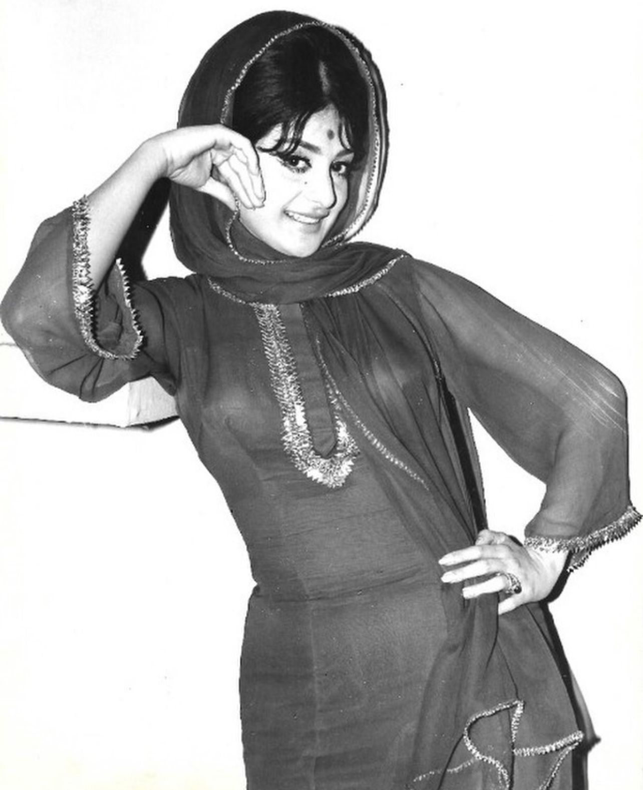 Fans cheer Saira Banu as she flaunts ’22-inch waistline’ in throwback pic