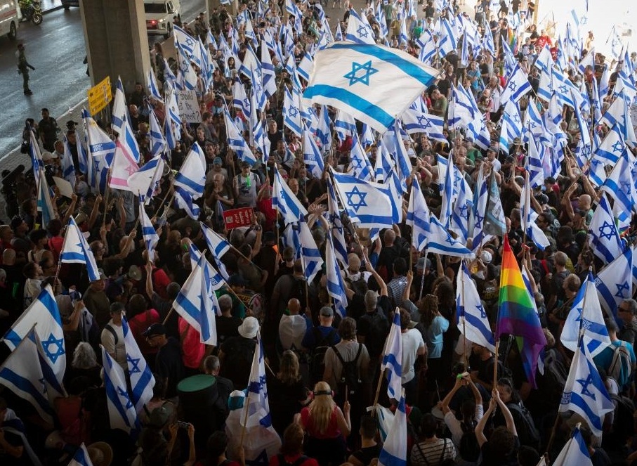 Thousands of Israelis march to Jerusalem in protest of judicial overhaul