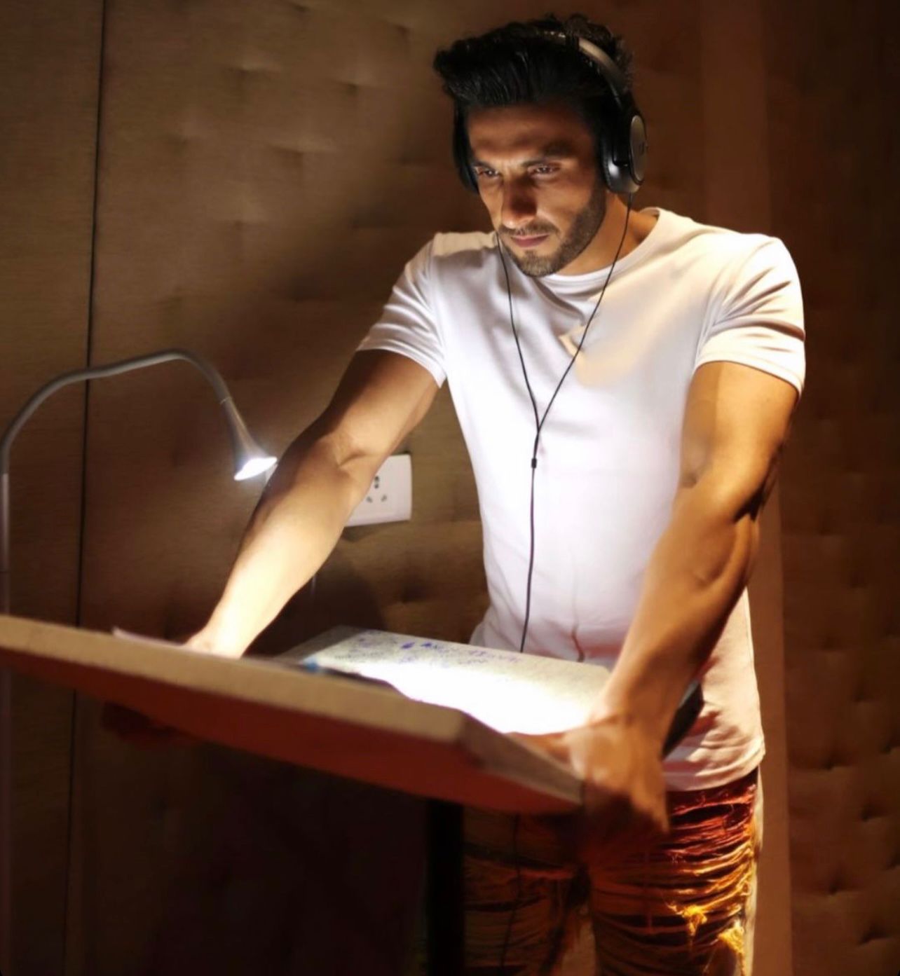 Ranveer completes dubbing for ‘Rocky Aur Rani…’, drops a glimpse Ranveer completes dubbing for ‘Rocky Aur Rani…’, drops a glimpse